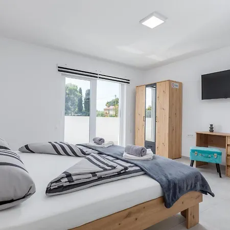 4 Bedroom Beautiful In *