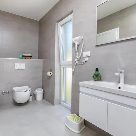 Holiday home 4 Bedroom Beautiful In