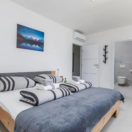 4 Bedroom Beautiful In