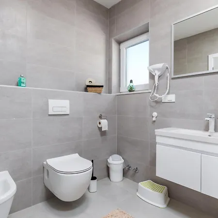 4 Bedroom Beautiful In Holiday home *