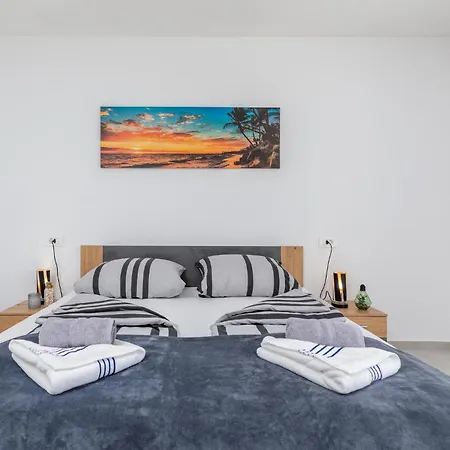 4 Bedroom Beautiful In *