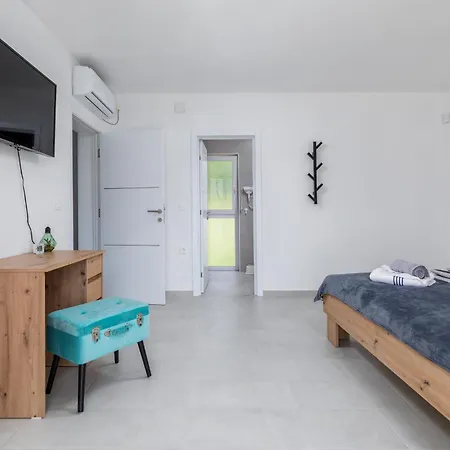 4 Bedroom Beautiful In *