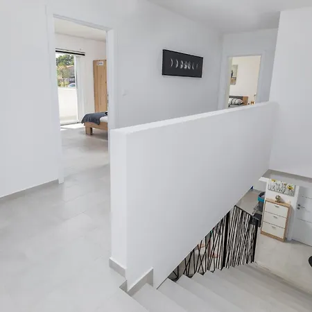 4 Bedroom Beautiful In Jursici