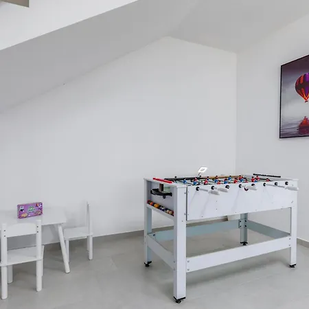 4 Bedroom Beautiful In