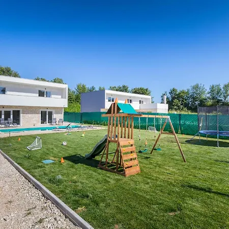 Holiday home 4 Bedroom Beautiful In *