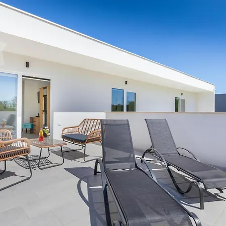 4 Bedroom Beautiful In