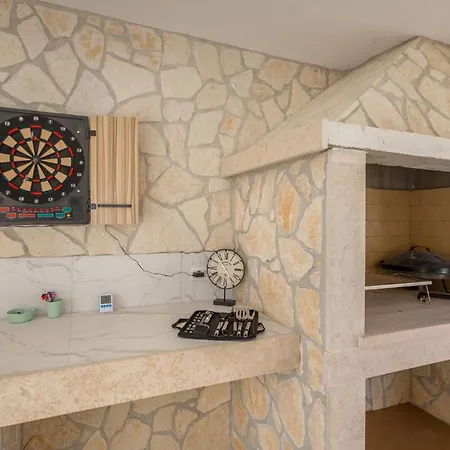 4 Bedroom Beautiful In * Jursici