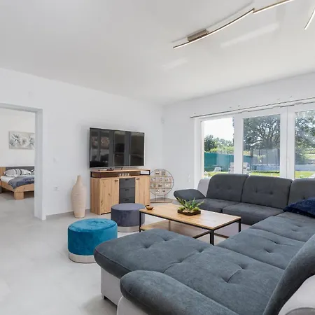 4 Bedroom Beautiful In *